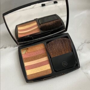 CHANEL blush palette with harmonious stripes of gold, brown, and pink.